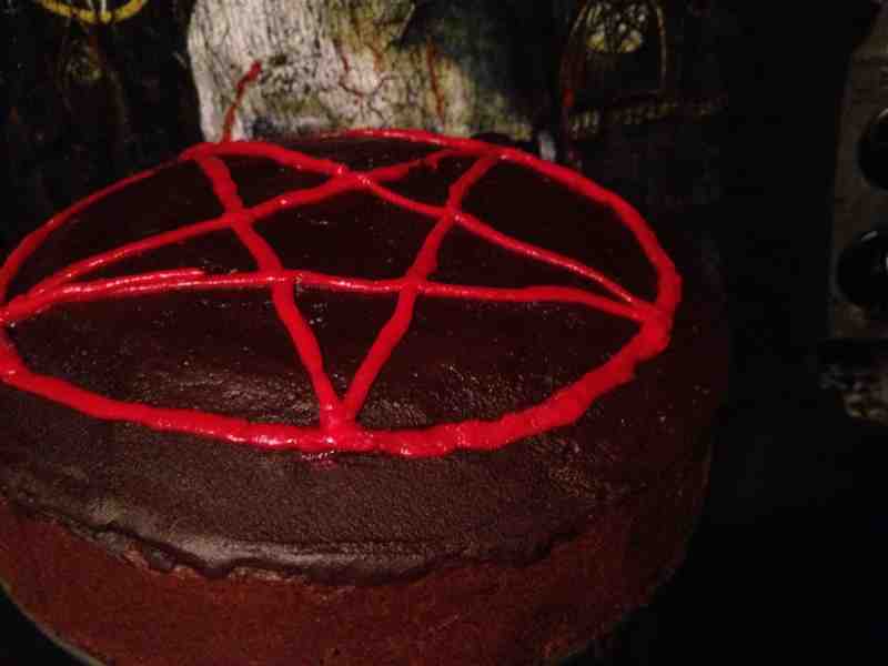 Slayer birthday cake with pentagram and 'Reign in Blood' LP in the backround